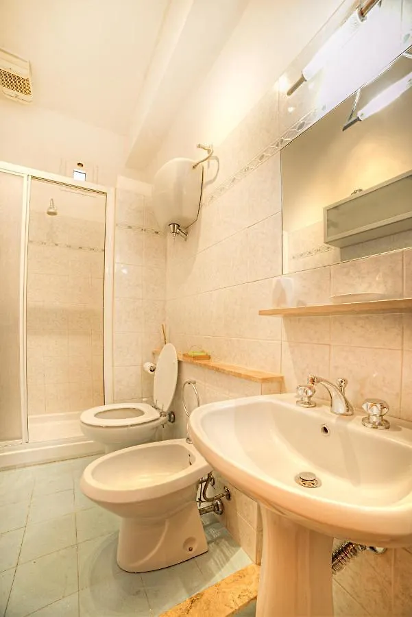 The Nest-Apartment A Stone'S Throw From The Center Siena 0*,